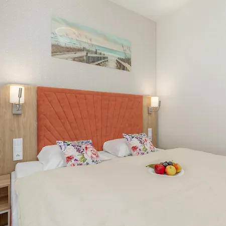 Bel Mare Modern With Balcony By Renters